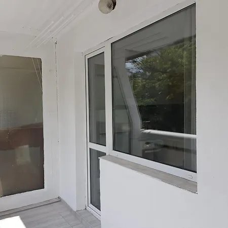 Nico's 2 Apartment Warna